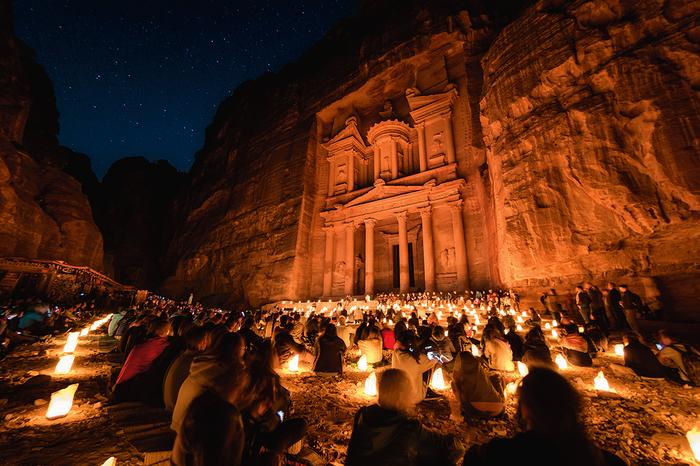„Petra by Night”  to z artystycznego punktu widzenia średnie widowisko, ale za to jedyna okazja zobaczenia skalnego miasta nocą