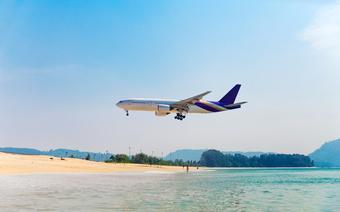 Samolot lądujący na lotnisku Phuket