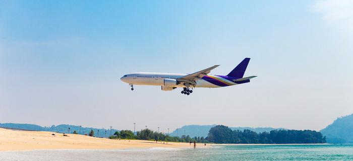 Samolot lądujący na lotnisku Phuket