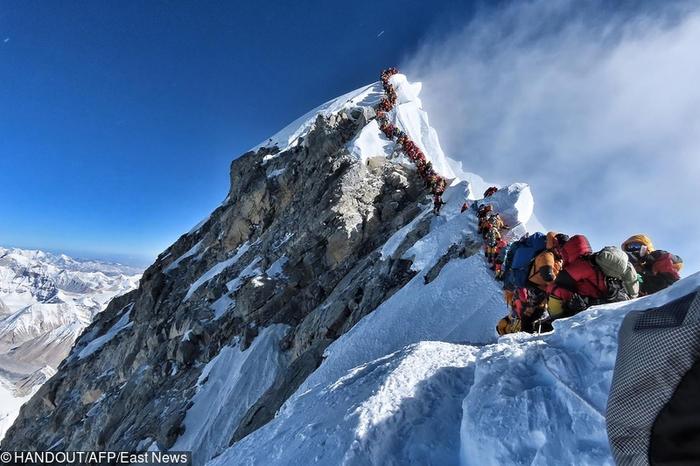 Mount Everest - kolejka w "strefie śmierci"