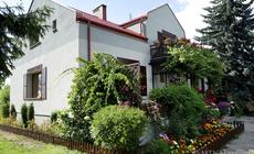 W urokliwej serialowej Grabinie znajduje się dom Mostowiaków