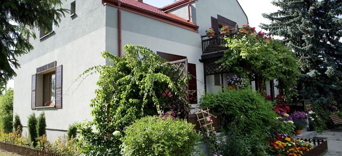 W urokliwej serialowej Grabinie znajduje się dom Mostowiaków