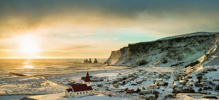 Magiczne małe miasteczka rozsiane są w pasie wzdłuż wybrzeży Islandii