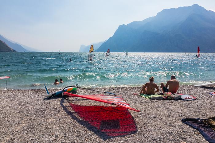 Baza windsurfingowa w Torbole nad jeziorem Garda