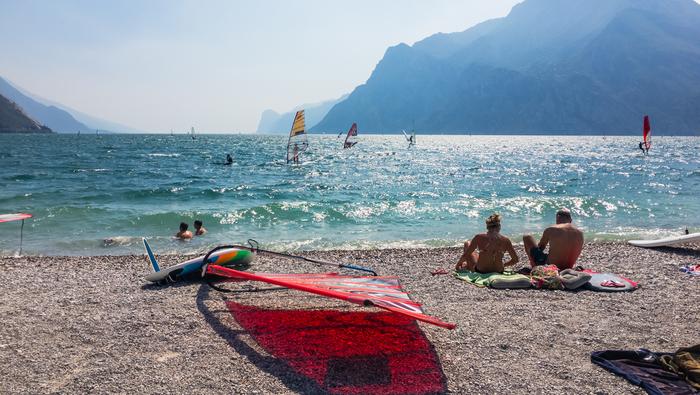Baza windsurfingowa w Torbole nad jeziorem Garda