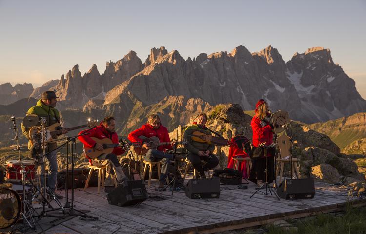  Koncert na Col Margherita - jednym z najpopularniejszych punktów widokowych w Dolomitach 